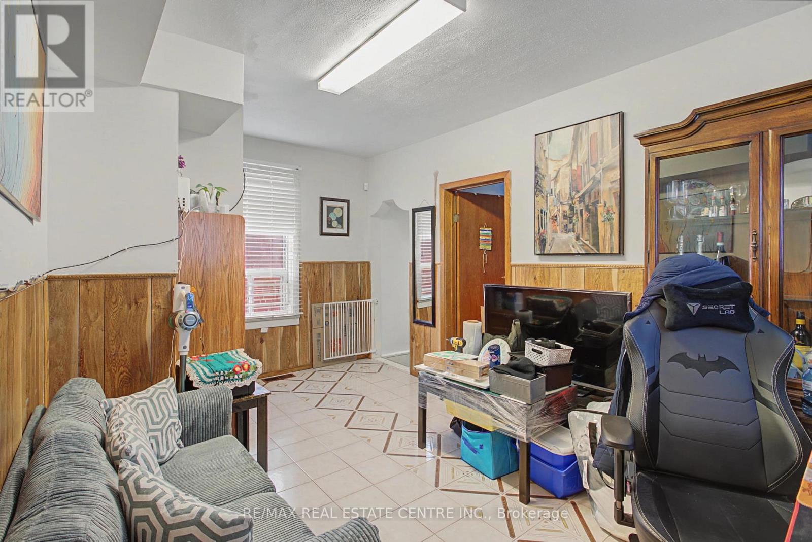 224 Livingstone Avenue, Toronto, Ontario  M6E 2M2 - Photo 9 - W12790484