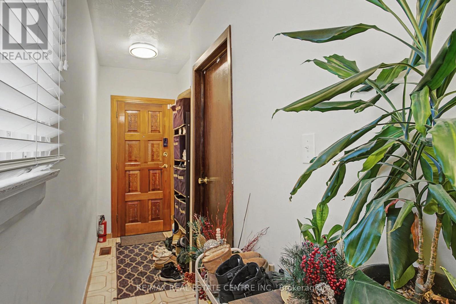 224 Livingstone Avenue, Toronto, Ontario  M6E 2M2 - Photo 6 - W12790484