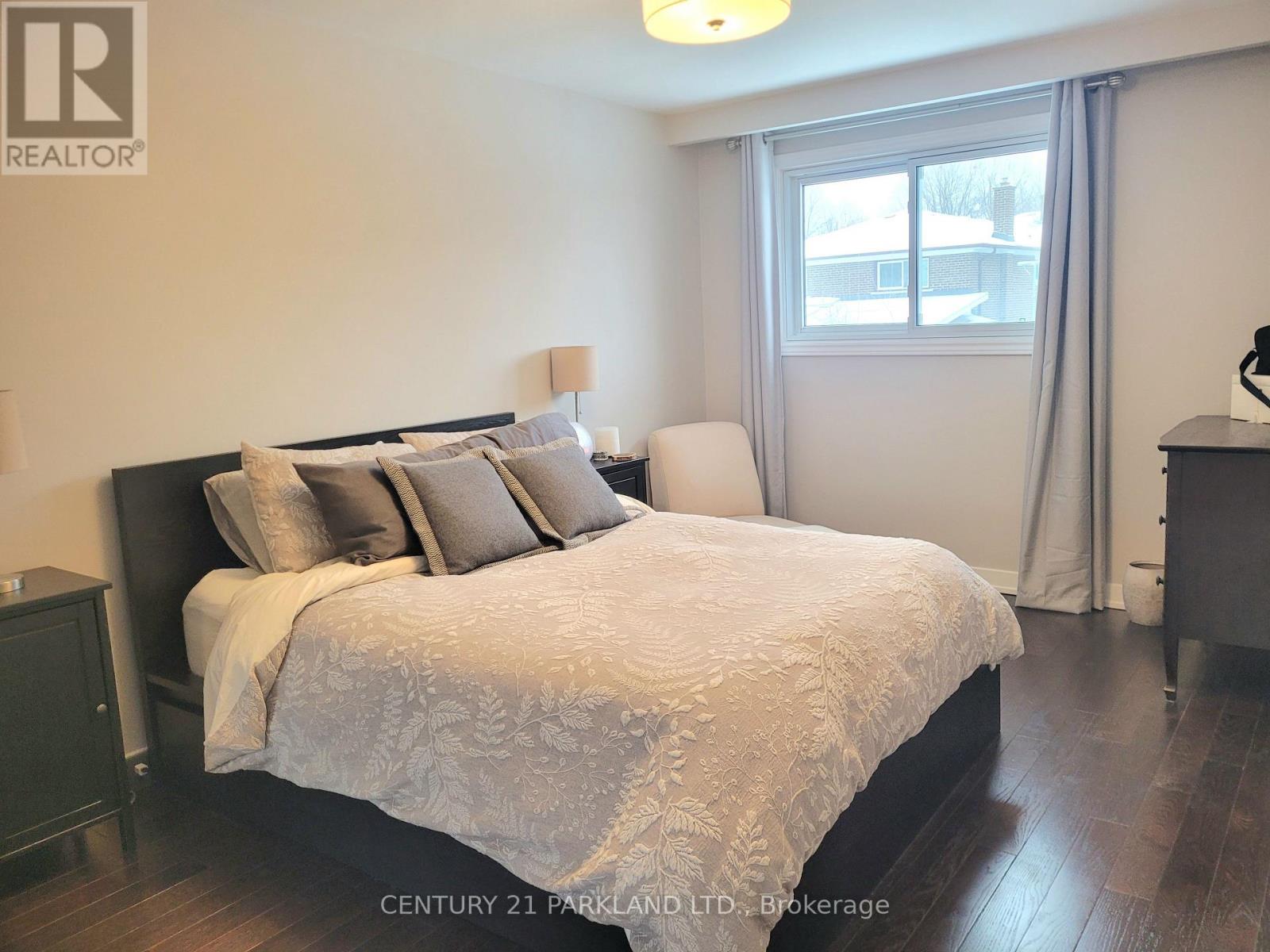 52 Franel Crescent, Toronto, Ontario  M9L 1B7 - Photo 18 - W12665112