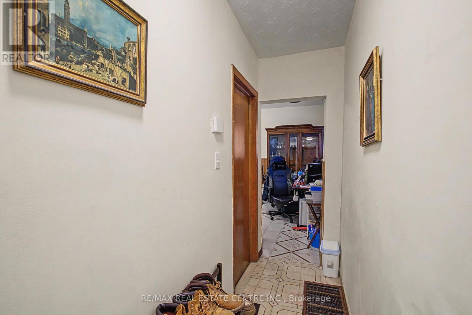 224 Livingstone Avenue, Toronto, Ontario  M6E 2M2 - Photo 8 - W12790484