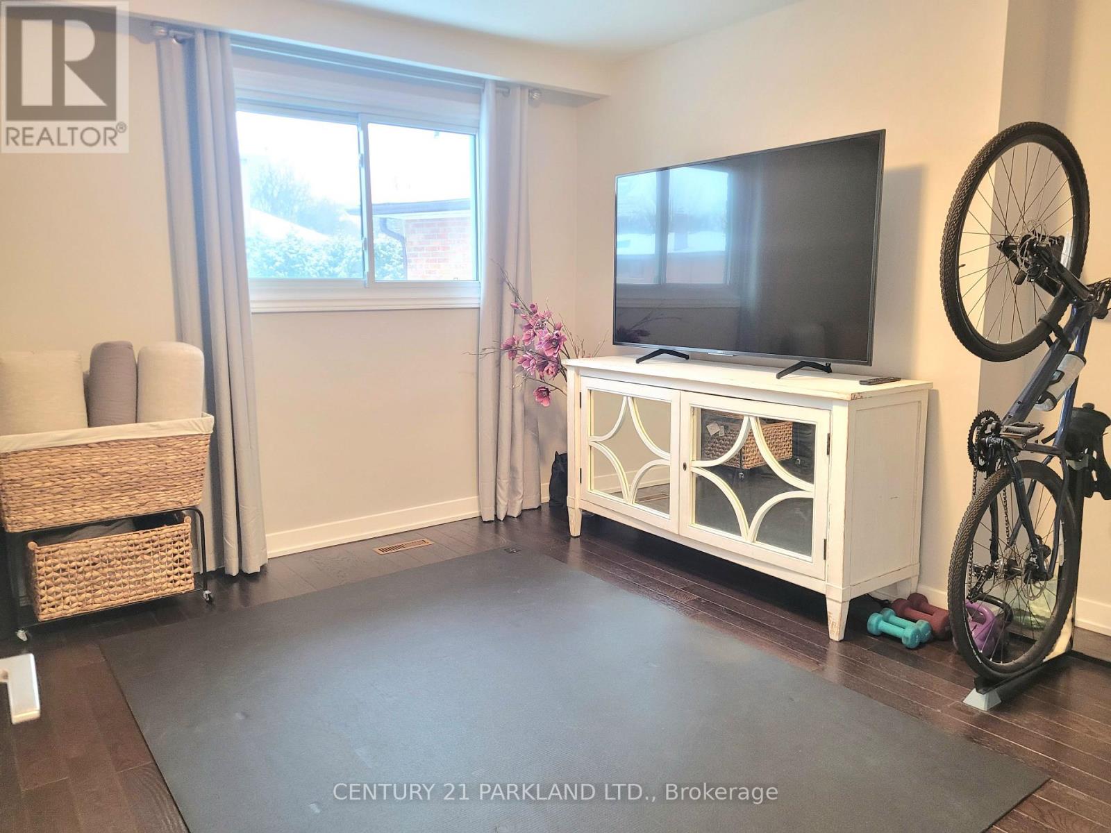 52 Franel Crescent, Toronto, Ontario  M9L 1B7 - Photo 21 - W12665112