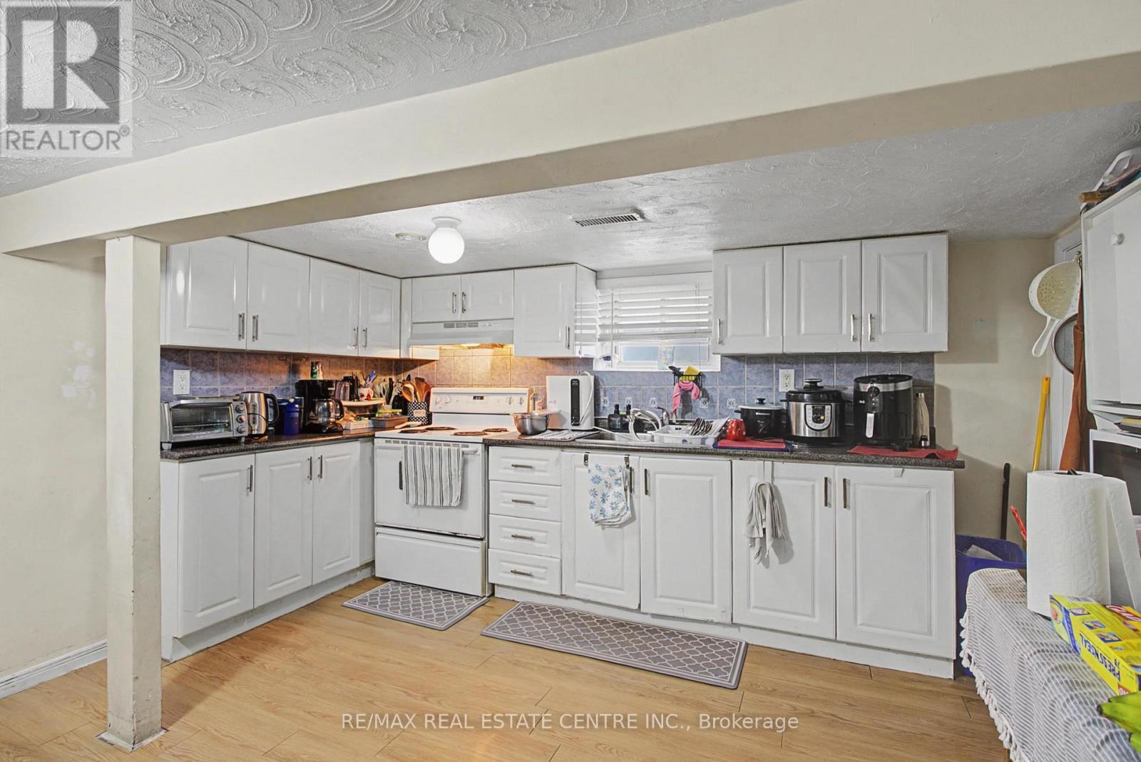 224 Livingstone Avenue, Toronto, Ontario  M6E 2M2 - Photo 23 - W12790484