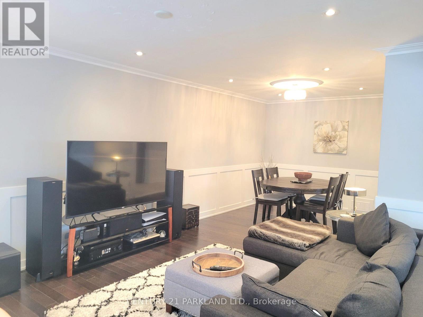 52 Franel Crescent, Toronto, Ontario  M9L 1B7 - Photo 5 - W12665112