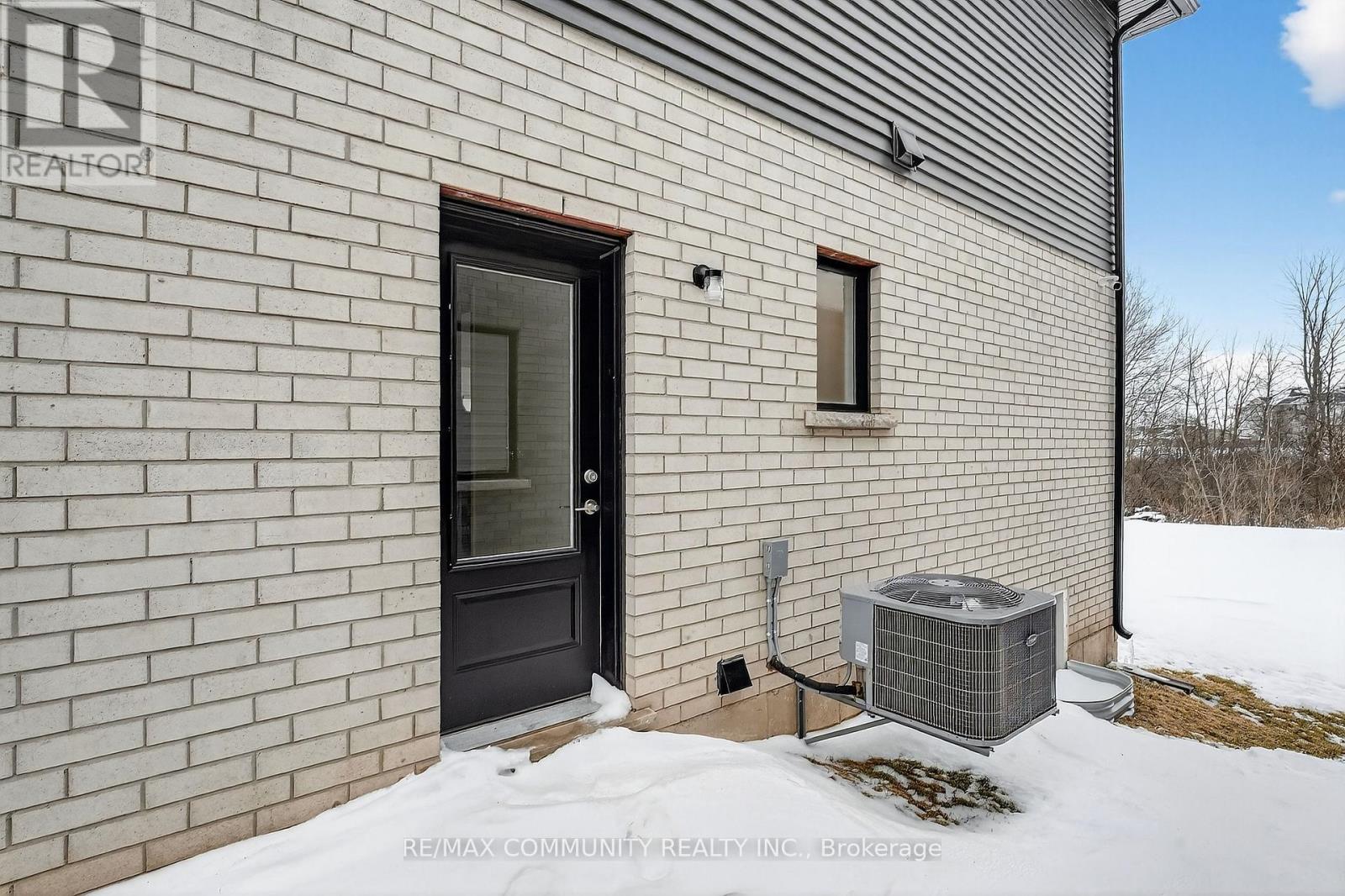 95 Westcott Road, Welland, Ontario  L3C 0K9 - Photo 2 - X12794864