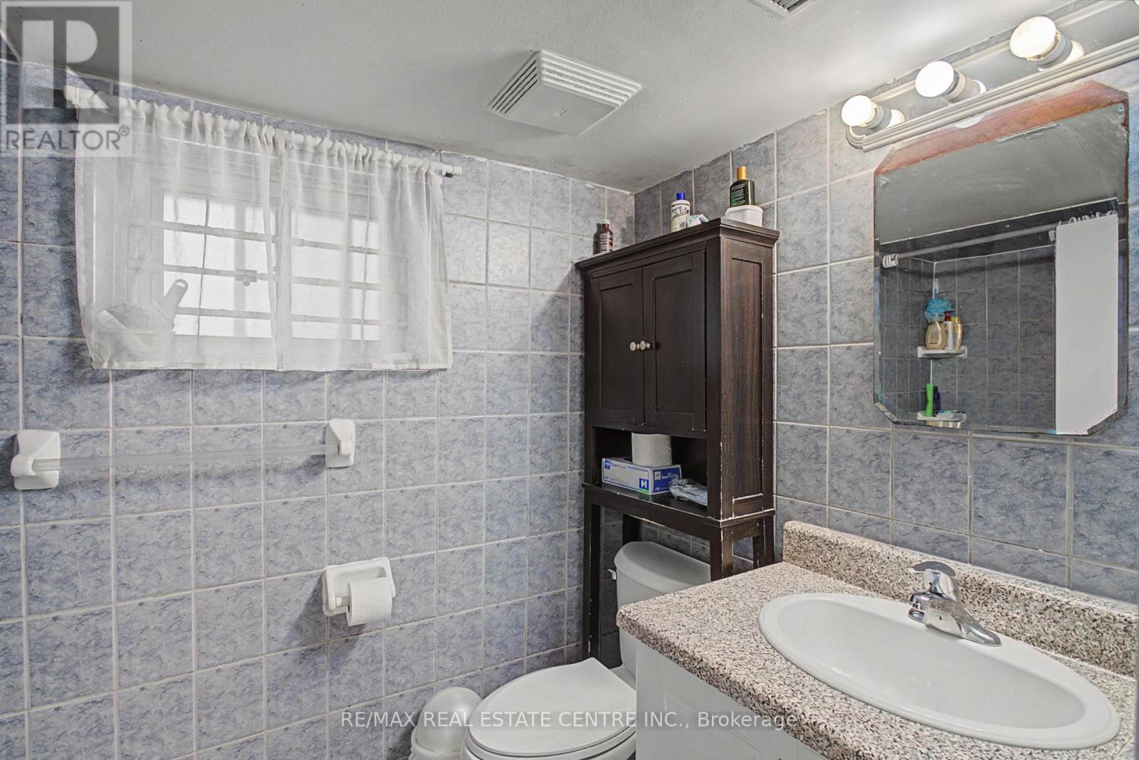 224 Livingstone Avenue, Toronto, Ontario  M6E 2M2 - Photo 24 - W12790484