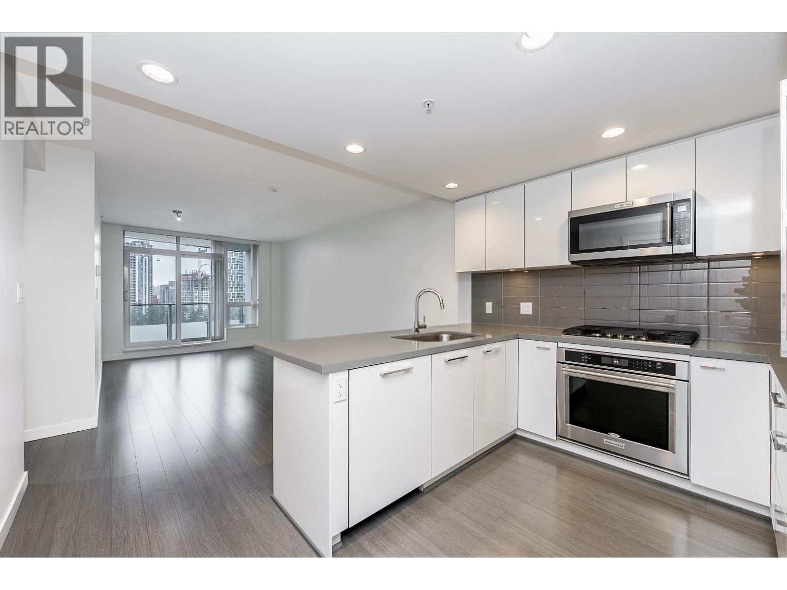 2207 3093 Windsor Gate, Coquitlam, British Columbia  V3B 0N2 - Photo 2 - R3090627