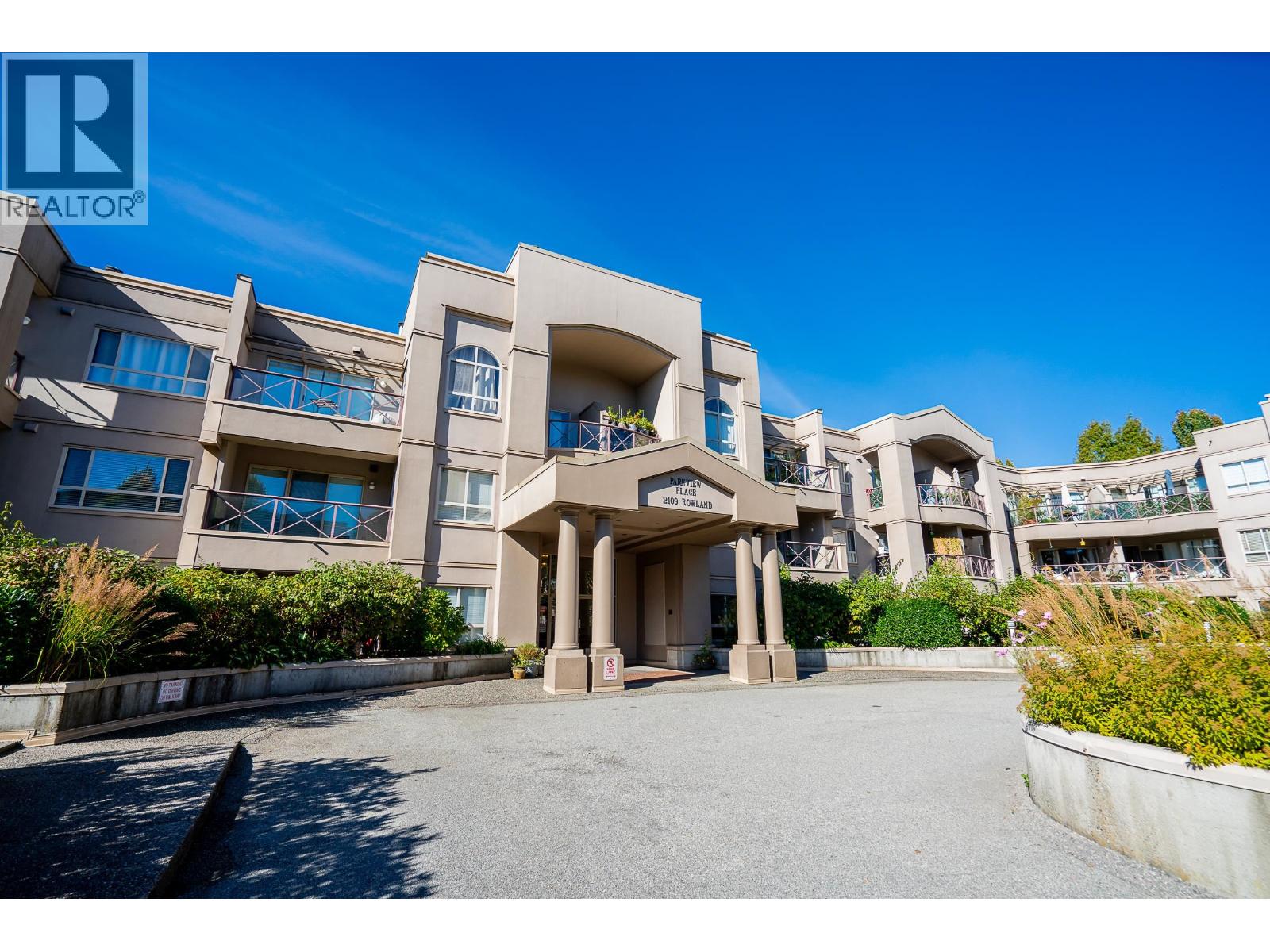 304 2109 Rowland Street, Port Coquitlam, British Columbia  V3C 6J4 - Photo 2 - R3090657