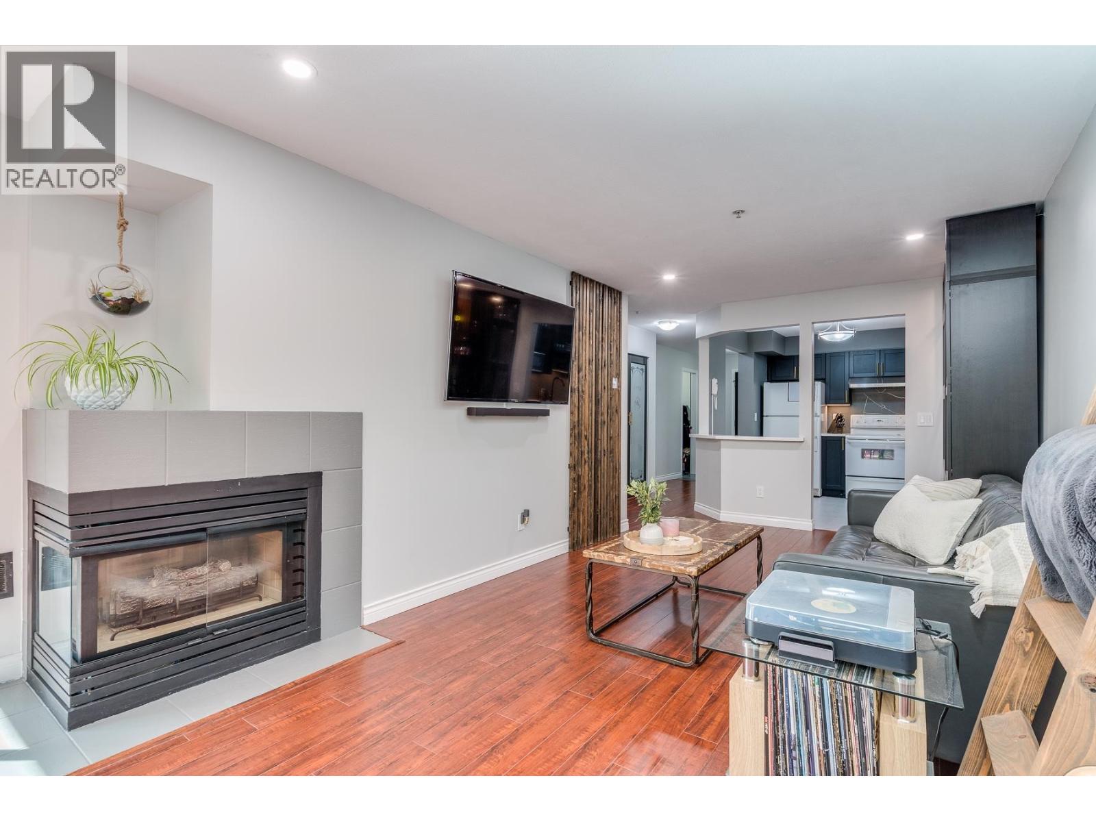 212 22233 River Road, Maple Ridge, British Columbia  V2X 3N7 - Photo 3 - R3090670