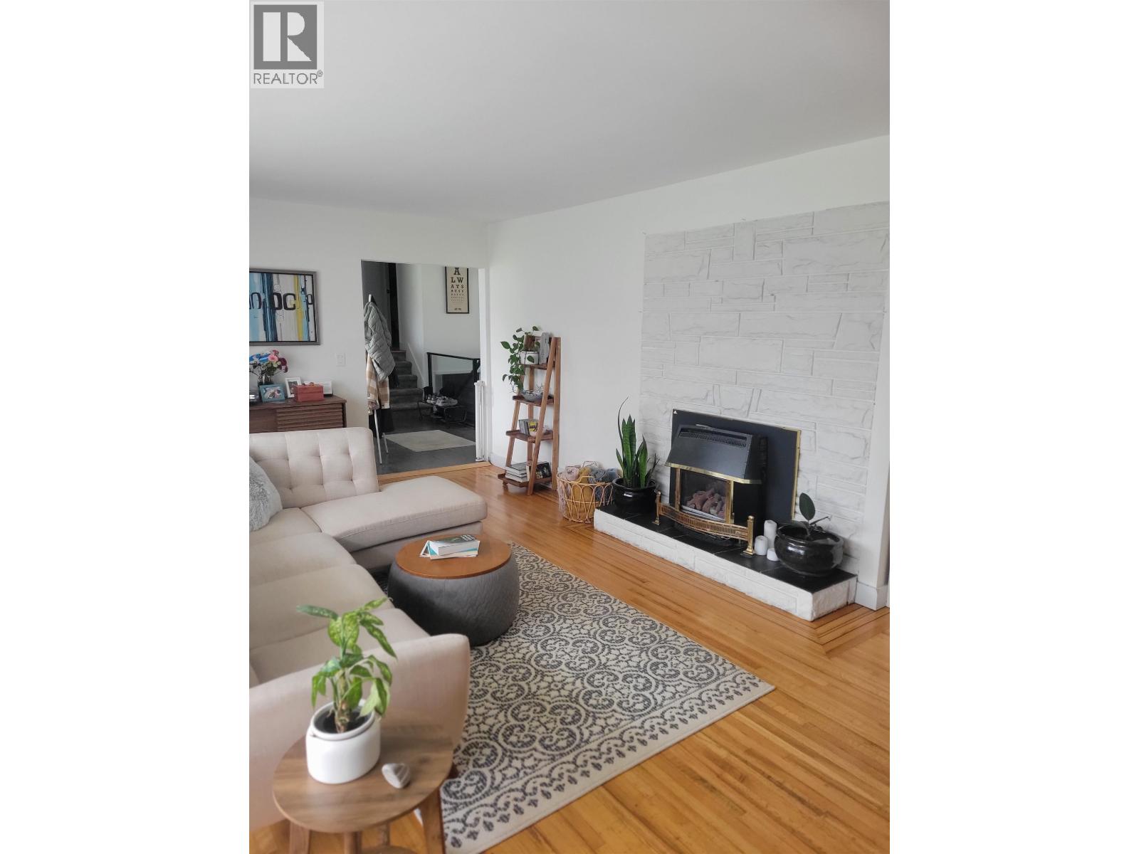 1856 Windermere Avenue, Port Coquitlam, British Columbia  V3B 2K4 - Photo 3 - R3089665