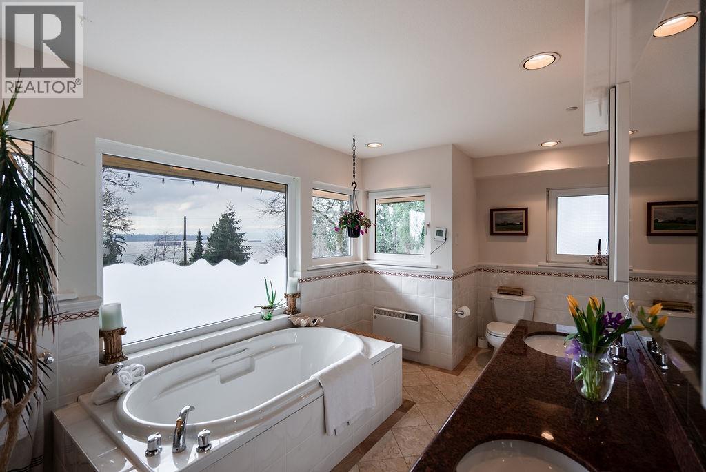 2635 Rosebery Avenue, West Vancouver, British Columbia  V7V 3A3 - Photo 10 - R3090683