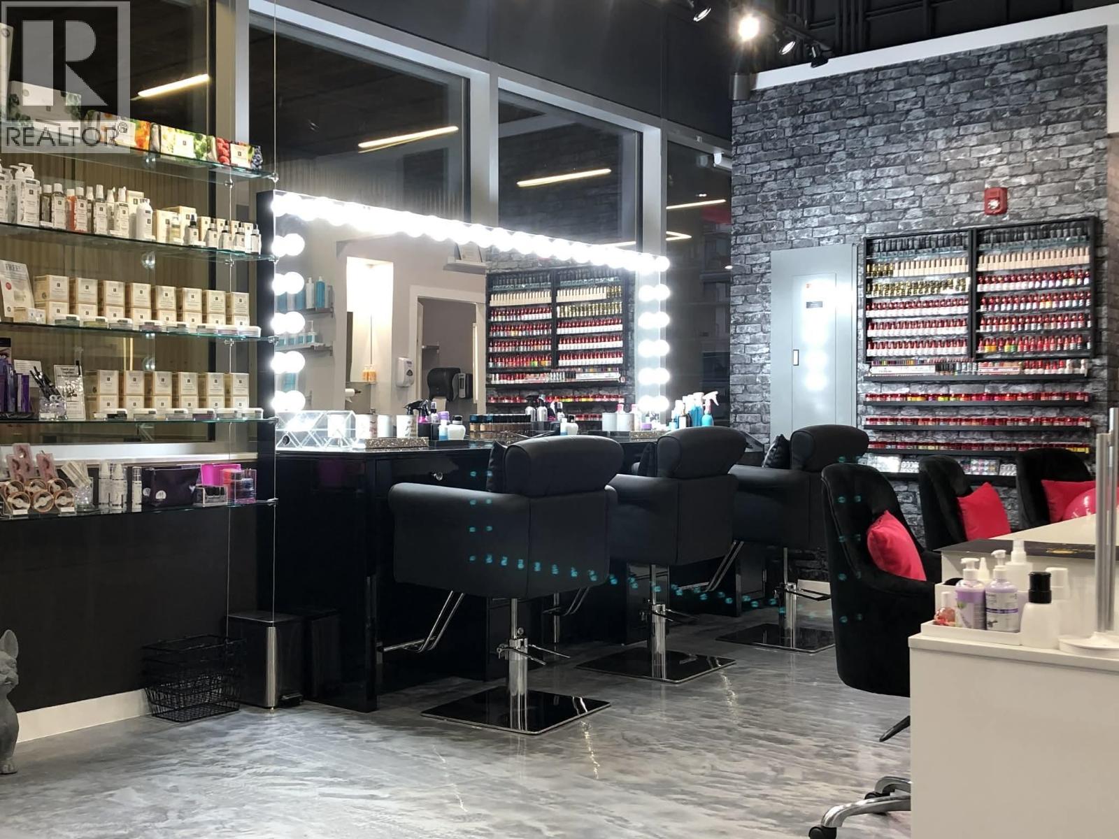 228 125 Victory Ship Way, North Vancouver, British Columbia  V7L 0G5 - Photo 4 - C8076263