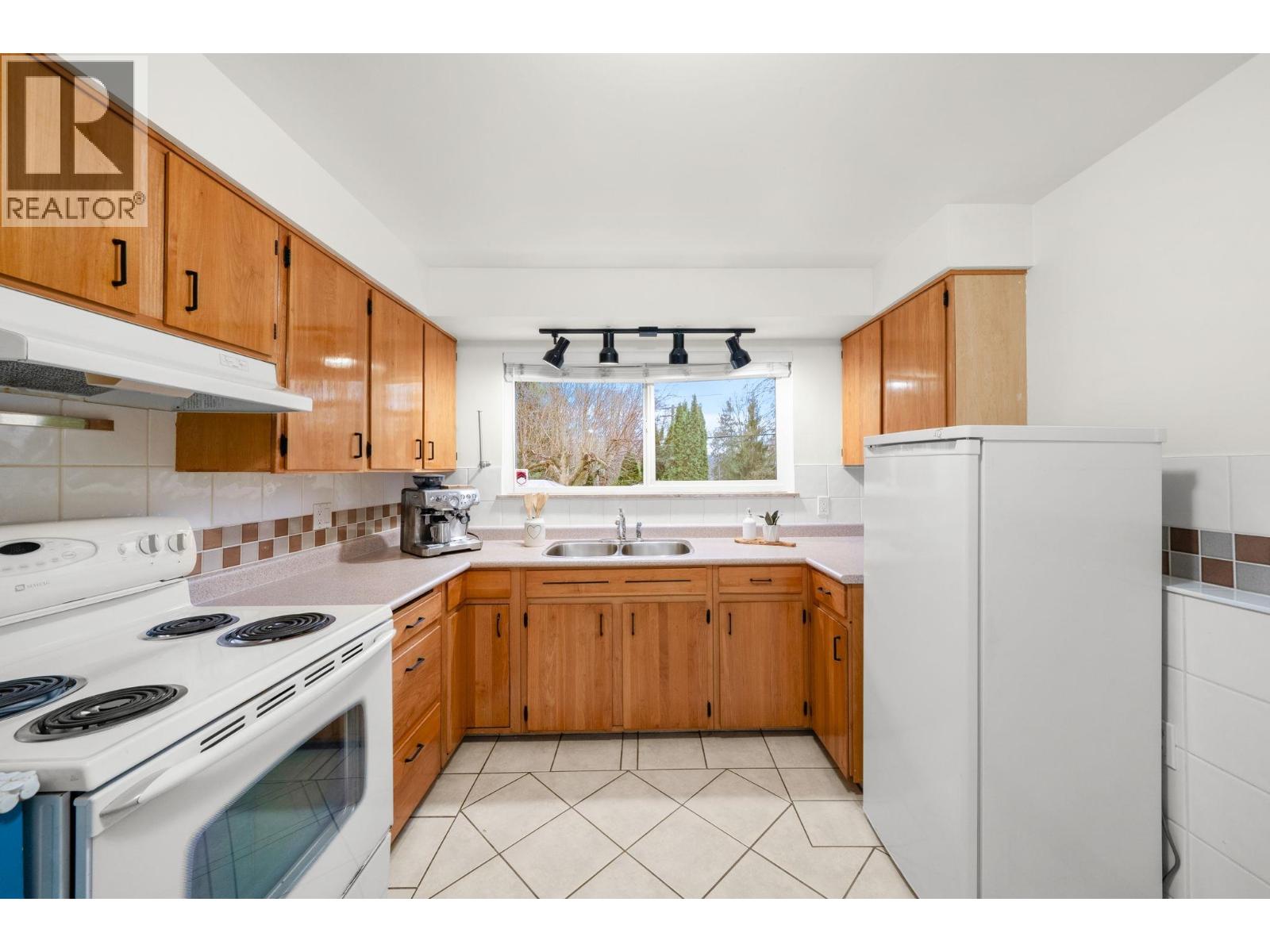 4174 Dollarton Highway, North Vancouver, British Columbia  V7G 1A2 - Photo 18 - R3090513