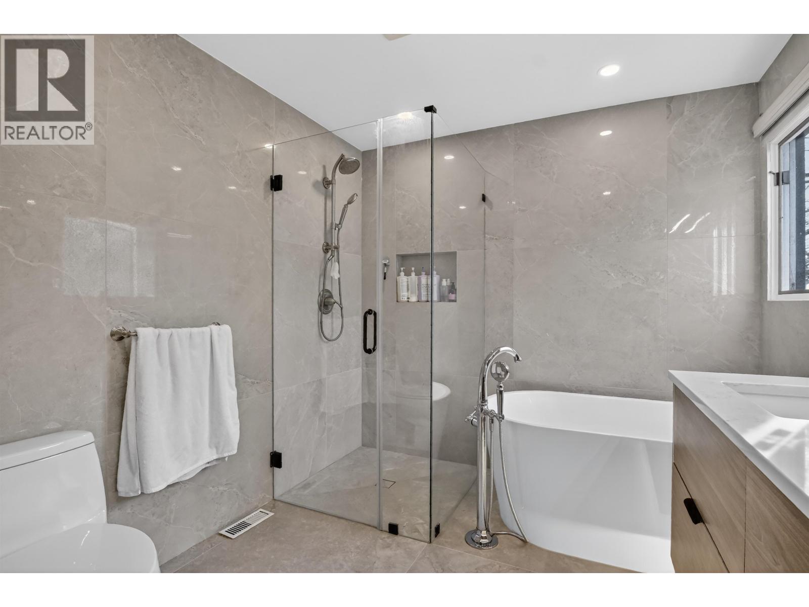 5551 Floyd Avenue, Richmond, British Columbia  V7E 5L9 - Photo 24 - R3090299