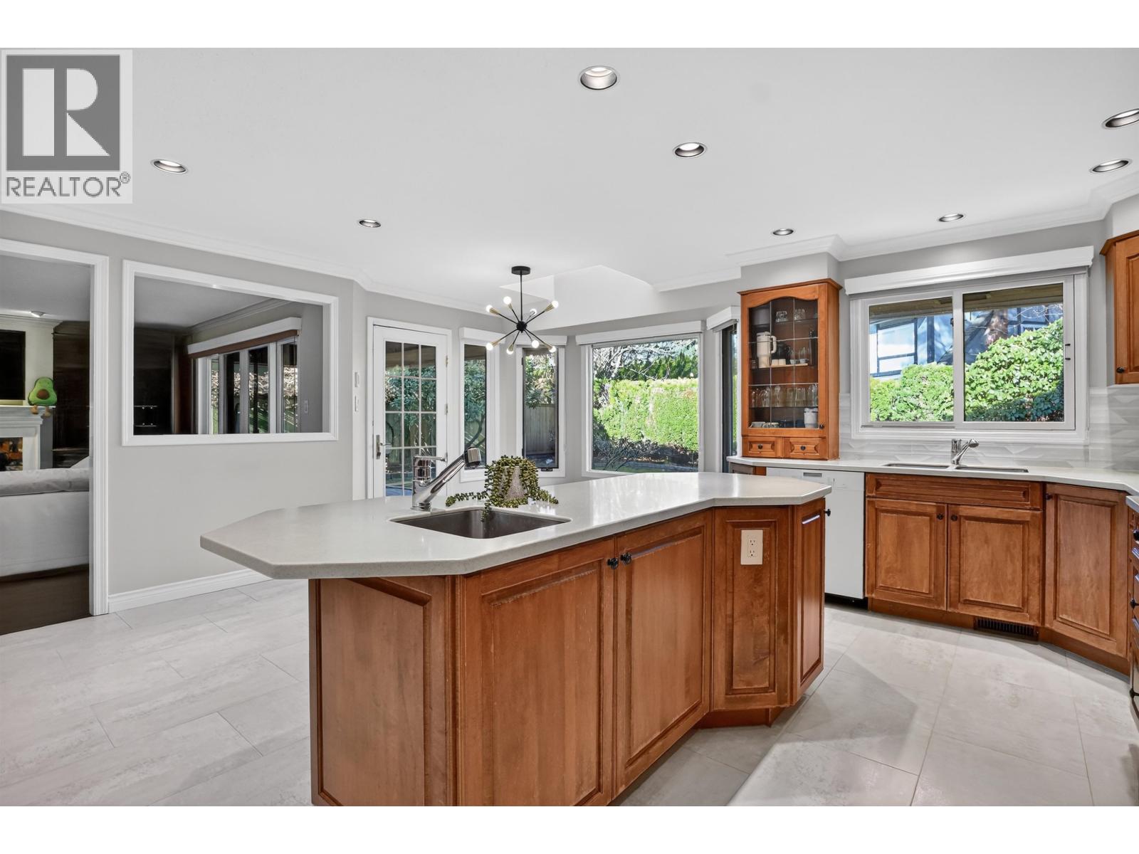 5551 Floyd Avenue, Richmond, British Columbia  V7E 5L9 - Photo 9 - R3090299