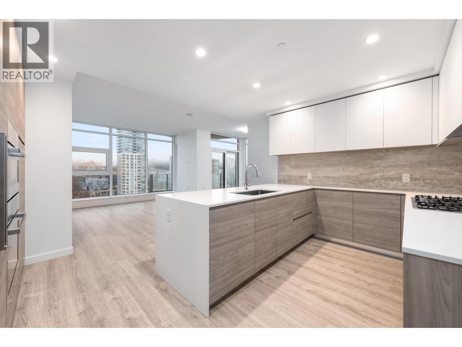 1703 660 Quayside Drive, New Westminster, British Columbia  V3M 0P1 - Photo 2 - R3090480