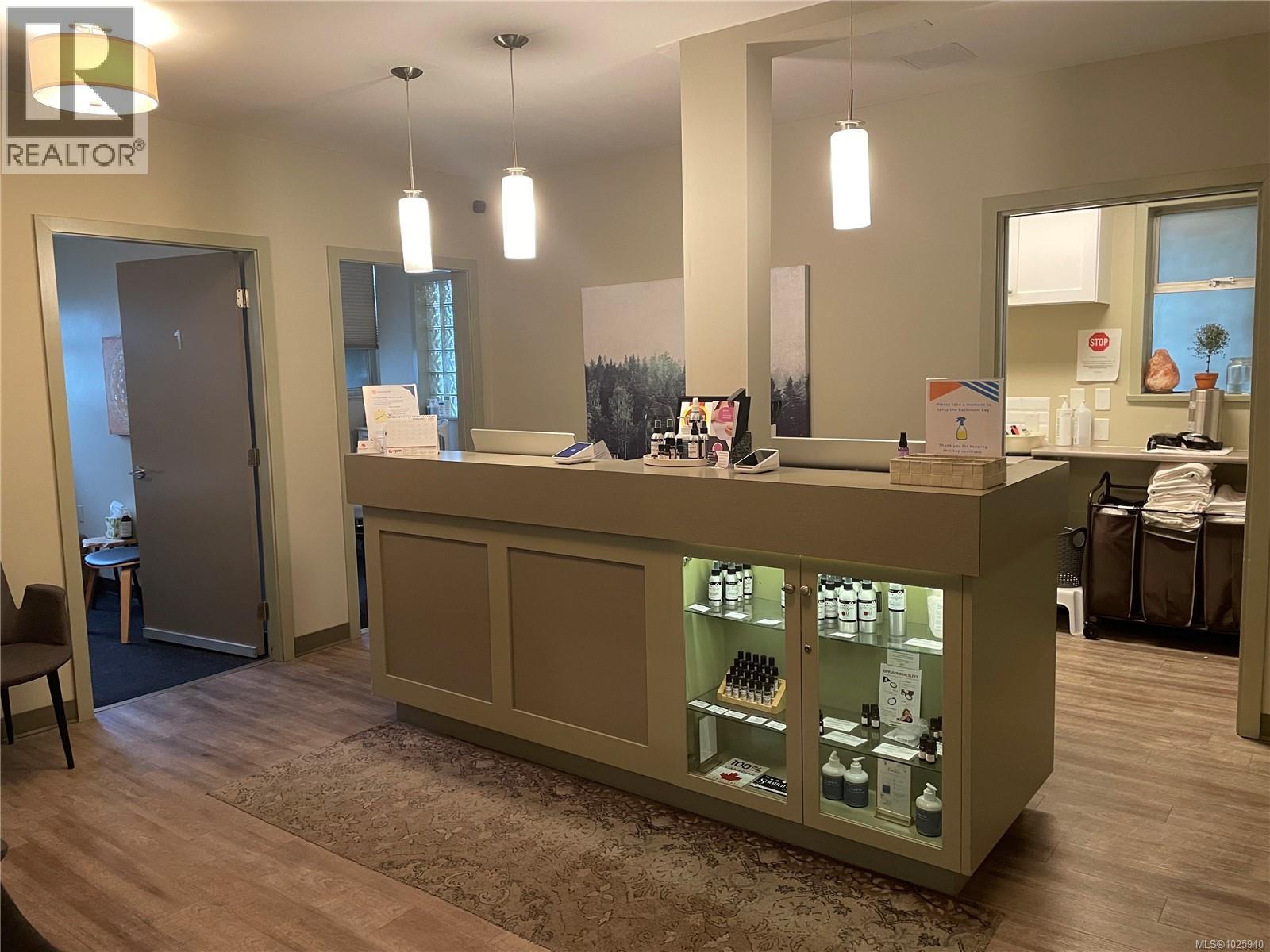 101 1121 Yates St, Victoria, British Columbia  V8V 3N1 - Photo 2 - 1025940