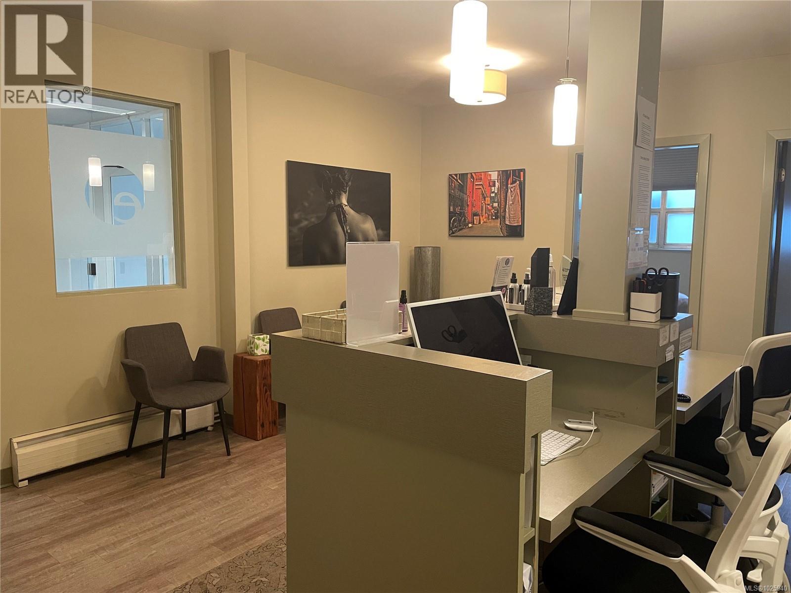 101 1121 Yates St, Victoria, British Columbia  V8V 3N1 - Photo 3 - 1025940