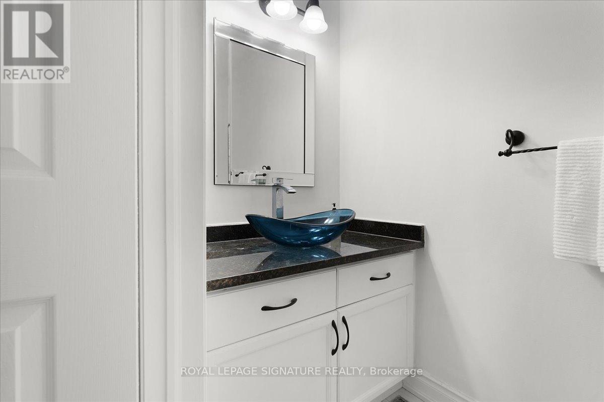 1093 Senlac Court, Mississauga, Ontario  L5V 1B8 - Photo 20 - W12795562