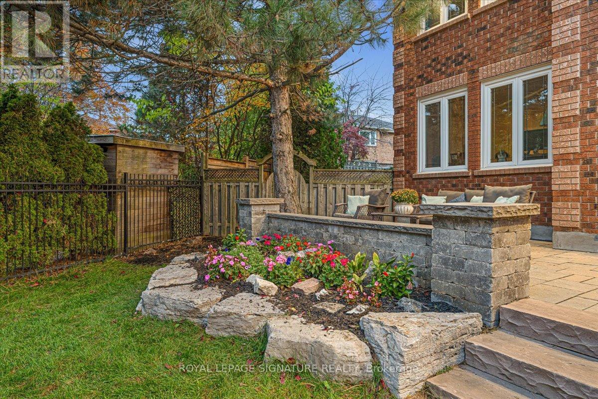 1093 Senlac Court, Mississauga, Ontario  L5V 1B8 - Photo 3 - W12795562