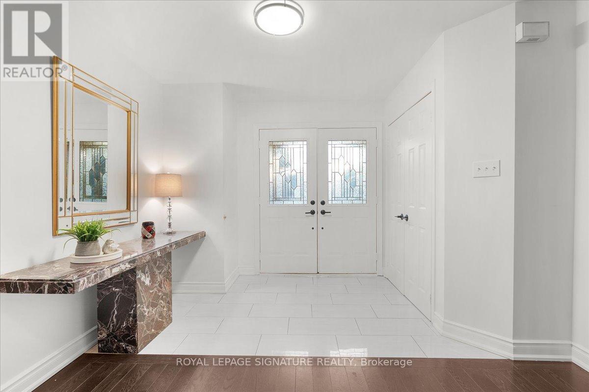 1093 Senlac Court, Mississauga, Ontario  L5V 1B8 - Photo 6 - W12795562