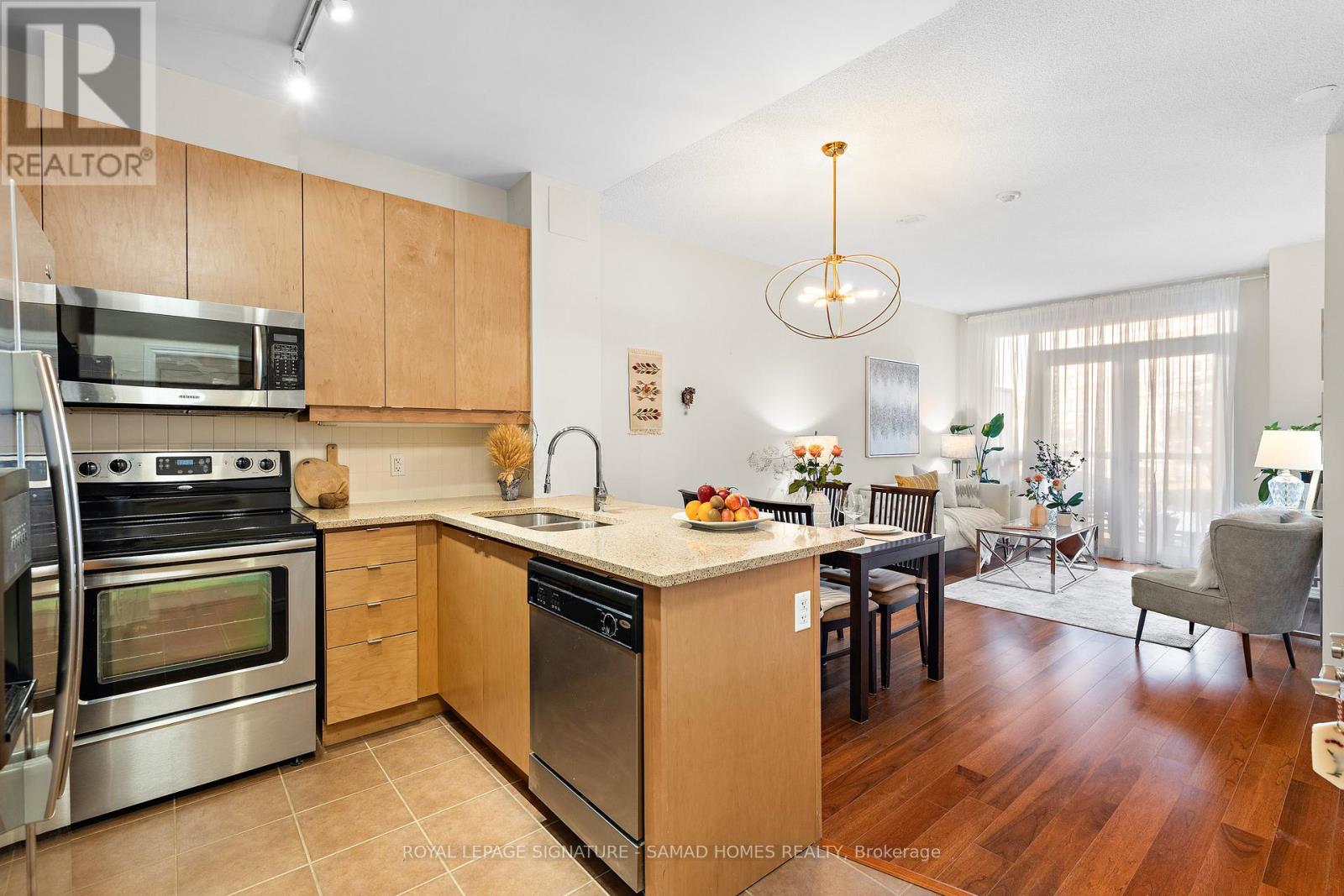 215 - 1135 Royal York Road, Toronto, Ontario  M9A 0C3 - Photo 4 - W12795566