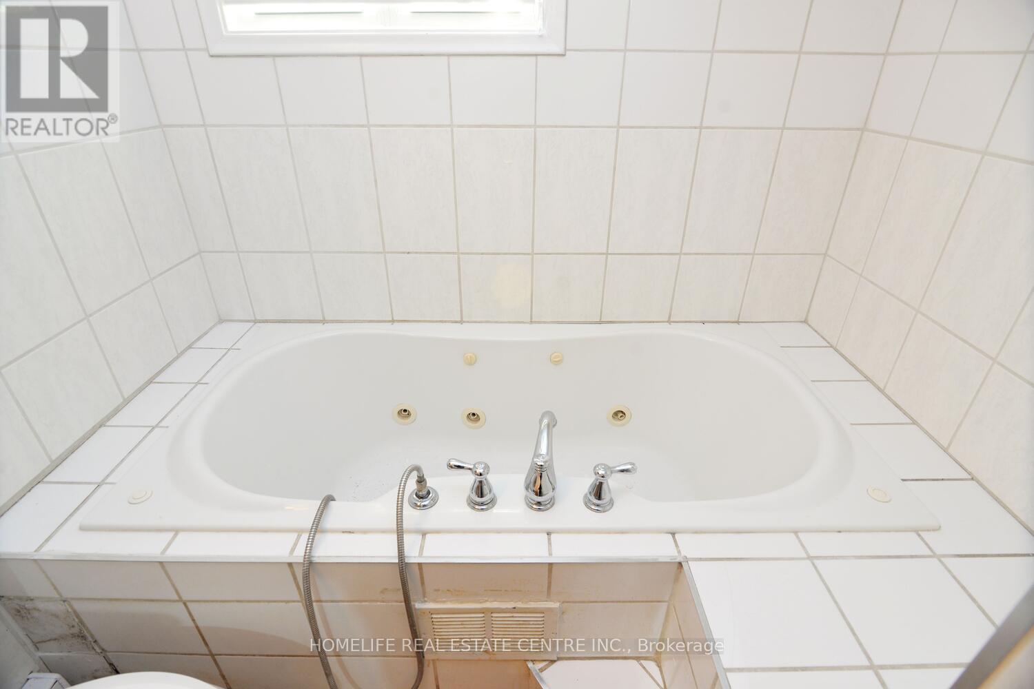 1741 Countryside Drive, Brampton, Ontario  L6R 0B7 - Photo 25 - W12795572