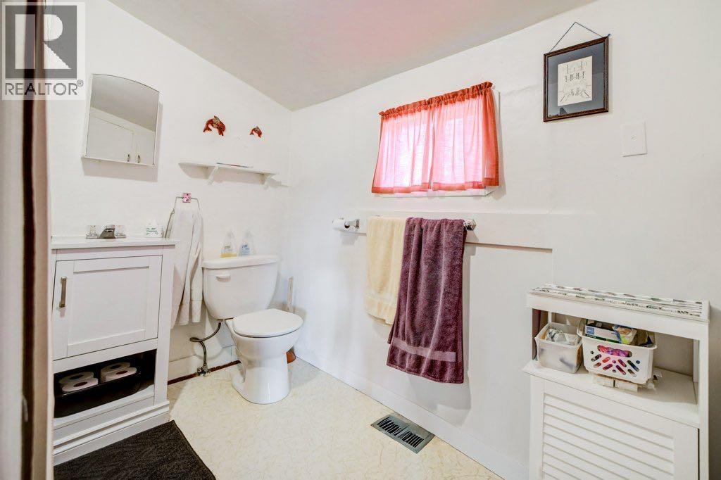 2206 211 Street, Bellevue, Alberta  T0K 0C0 - Photo 14 - A2286895