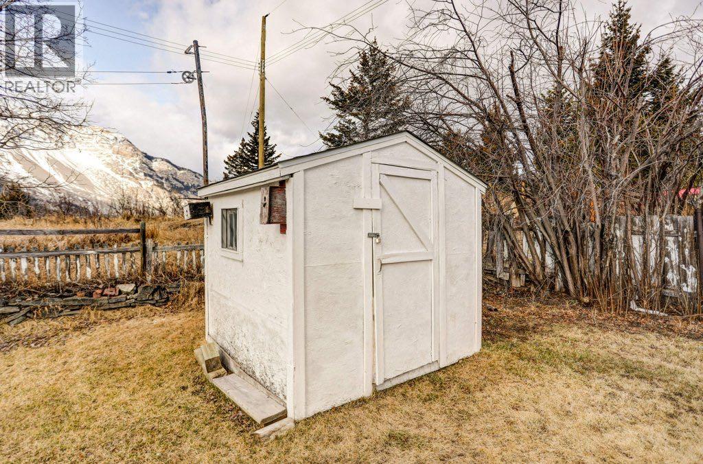 2206 211 Street, Bellevue, Alberta  T0K 0C0 - Photo 9 - A2286895