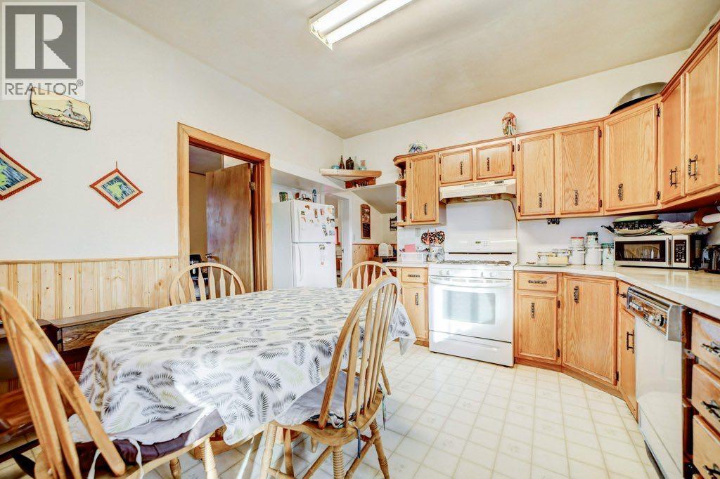 2206 211 Street, Bellevue, Alberta  T0K 0C0 - Photo 21 - A2286895