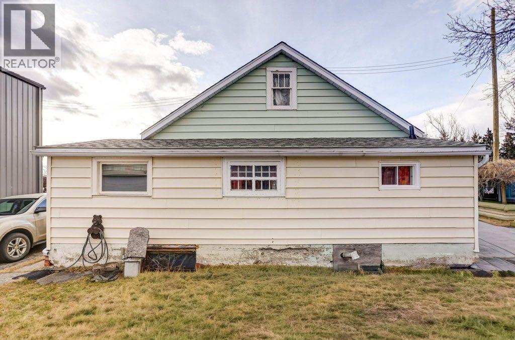 2206 211 Street, Bellevue, Alberta  T0K 0C0 - Photo 10 - A2286895