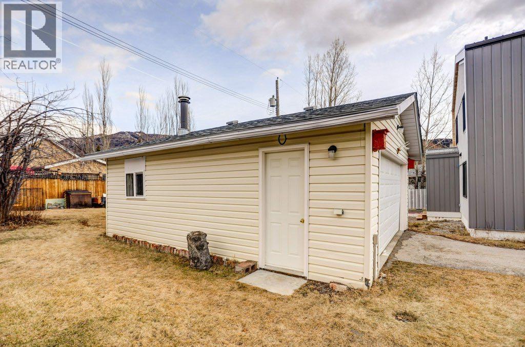 2206 211 Street, Bellevue, Alberta  T0K 0C0 - Photo 8 - A2286895
