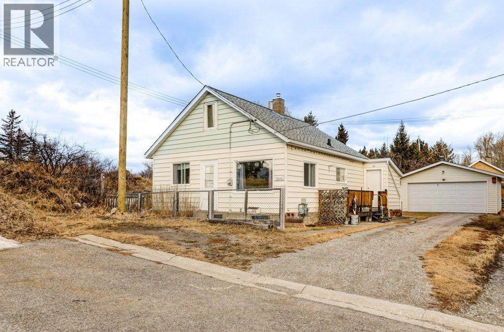 2206 211 Street, Bellevue, Alberta  T0K 0C0 - Photo 3 - A2286895