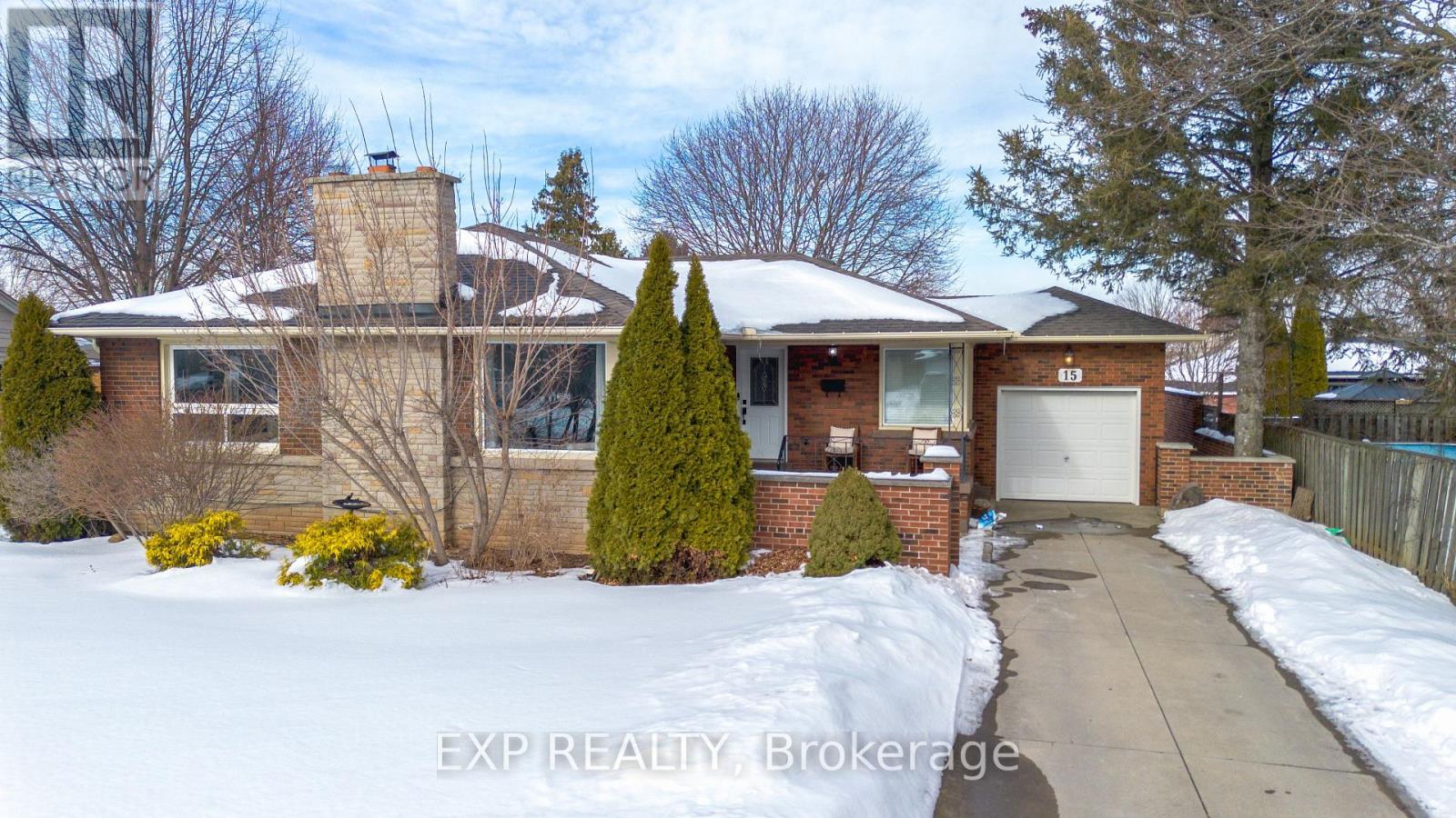 15 Passmore Street, Hamilton, Ontario  L8G 3J4 - Photo 2 - X12795590