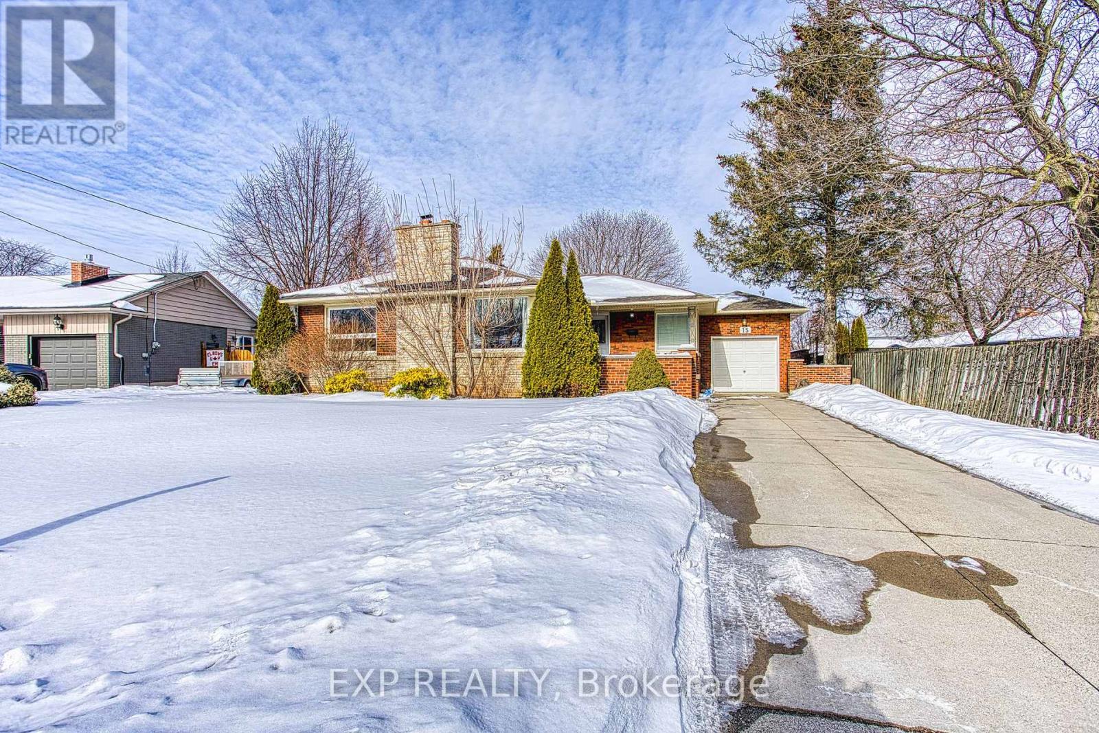 15 Passmore Street, Hamilton, Ontario  L8G 3J4 - Photo 3 - X12795590