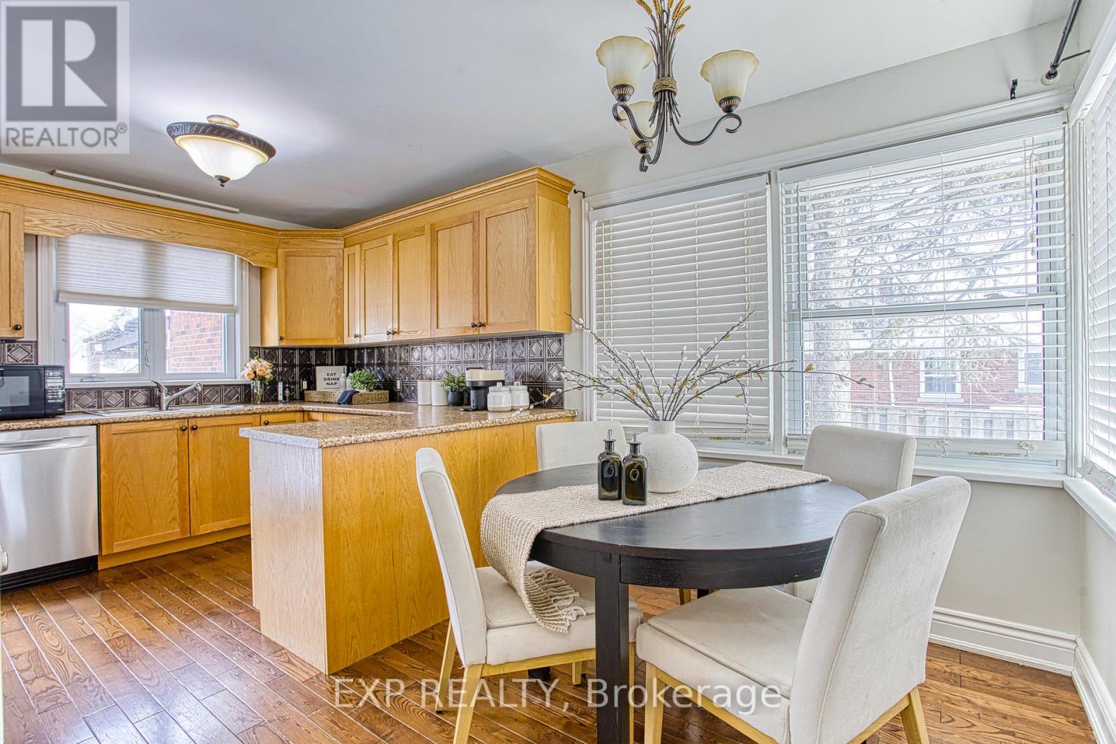 15 Passmore Street, Hamilton, Ontario  L8G 3J4 - Photo 5 - X12795590