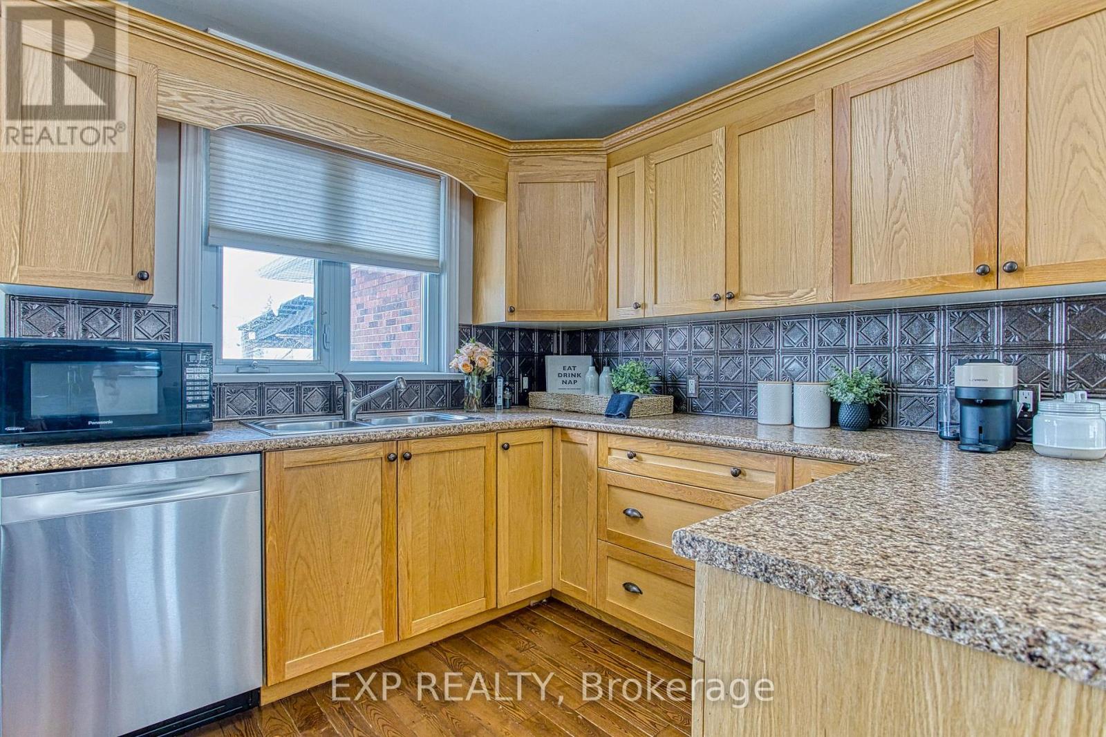 15 Passmore Street, Hamilton, Ontario  L8G 3J4 - Photo 7 - X12795590