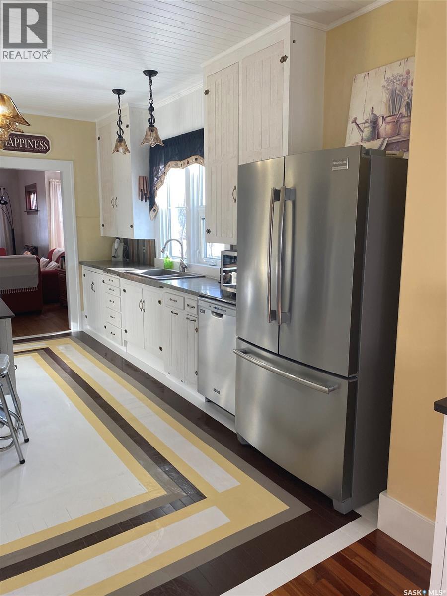 625 Centre Street, Shaunavon, Saskatchewan  S0N 2M0 - Photo 2 - SK028732