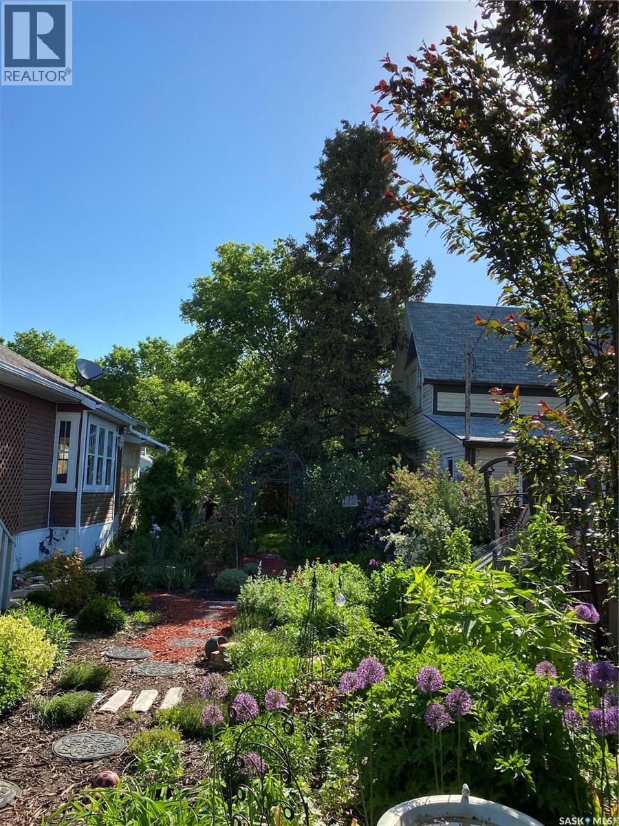 625 Centre Street, Shaunavon, Saskatchewan  S0N 2M0 - Photo 34 - SK028732