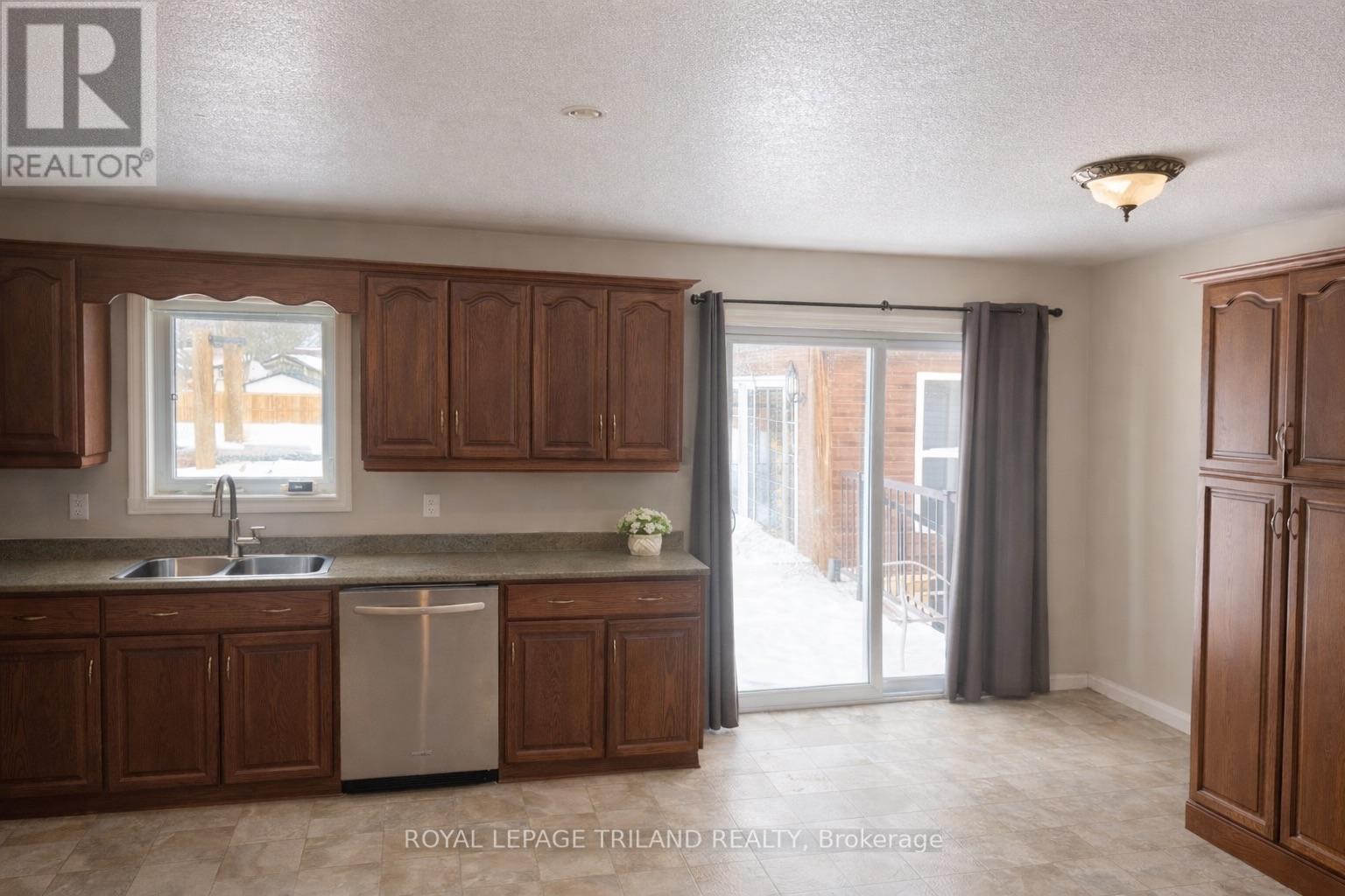 40 Centre Street, Bayham, Ontario  N0J 1Z0 - Photo 9 - X12790996