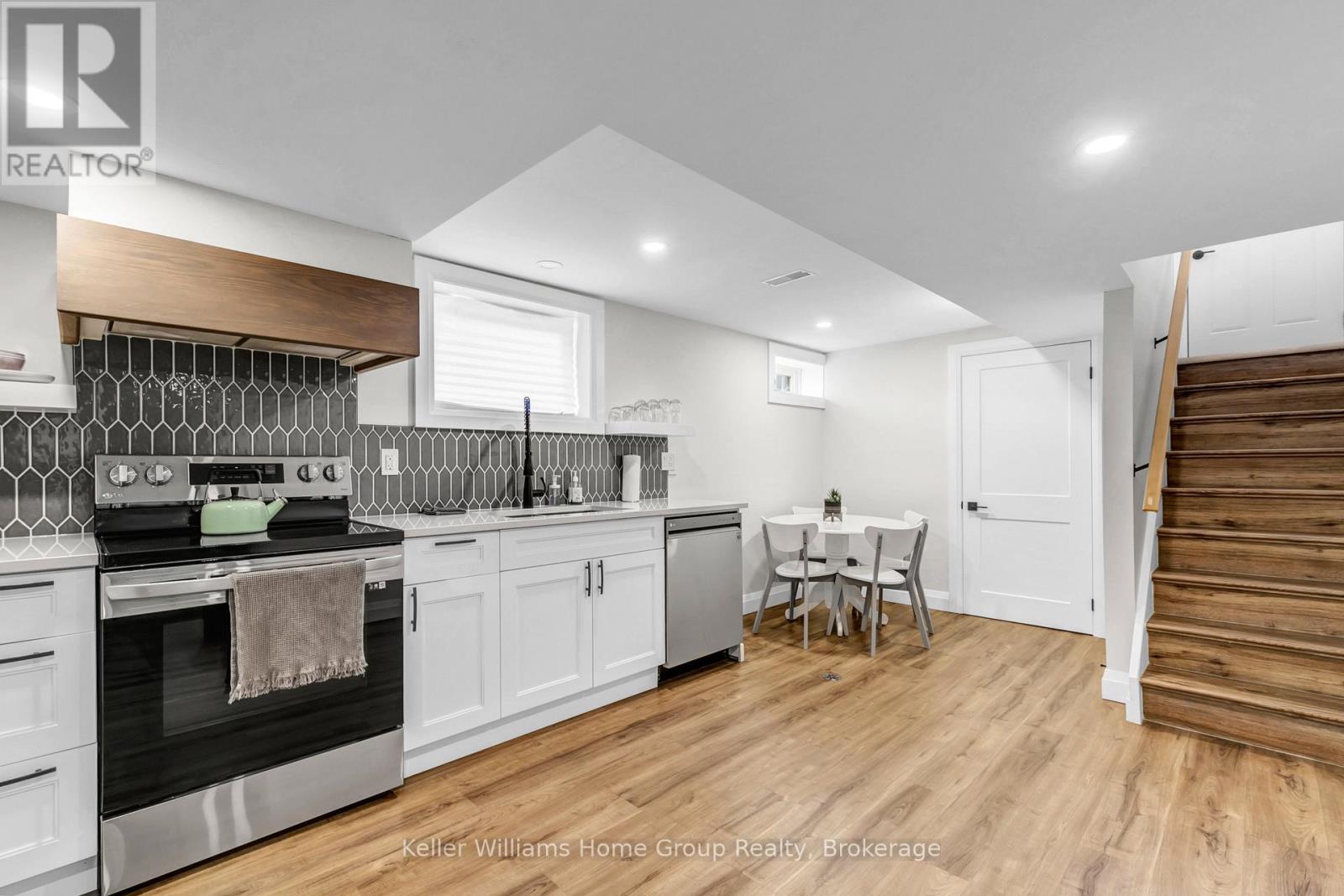 496 Manchester Road, Kitchener, Ontario  N2B 1A6 - Photo 4 - X12795728