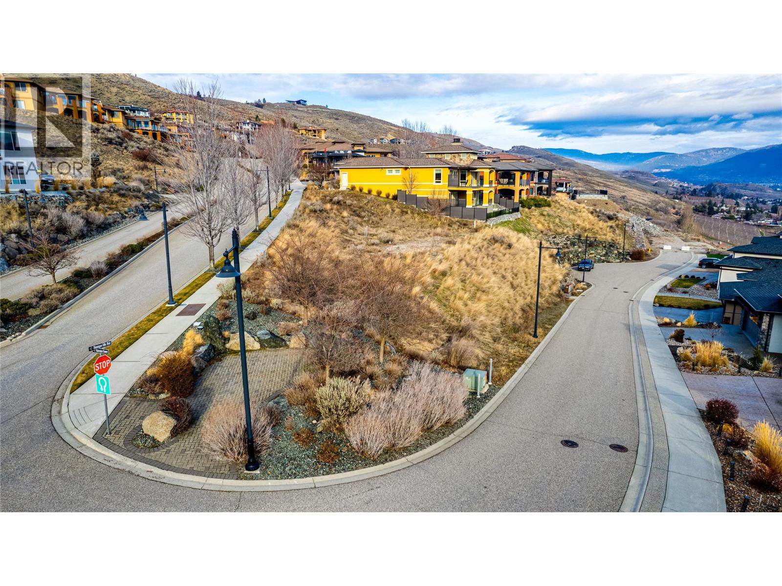 215 Harvest Court, Vernon, British Columbia  V1H 1Z9 - Photo 4 - 10375430