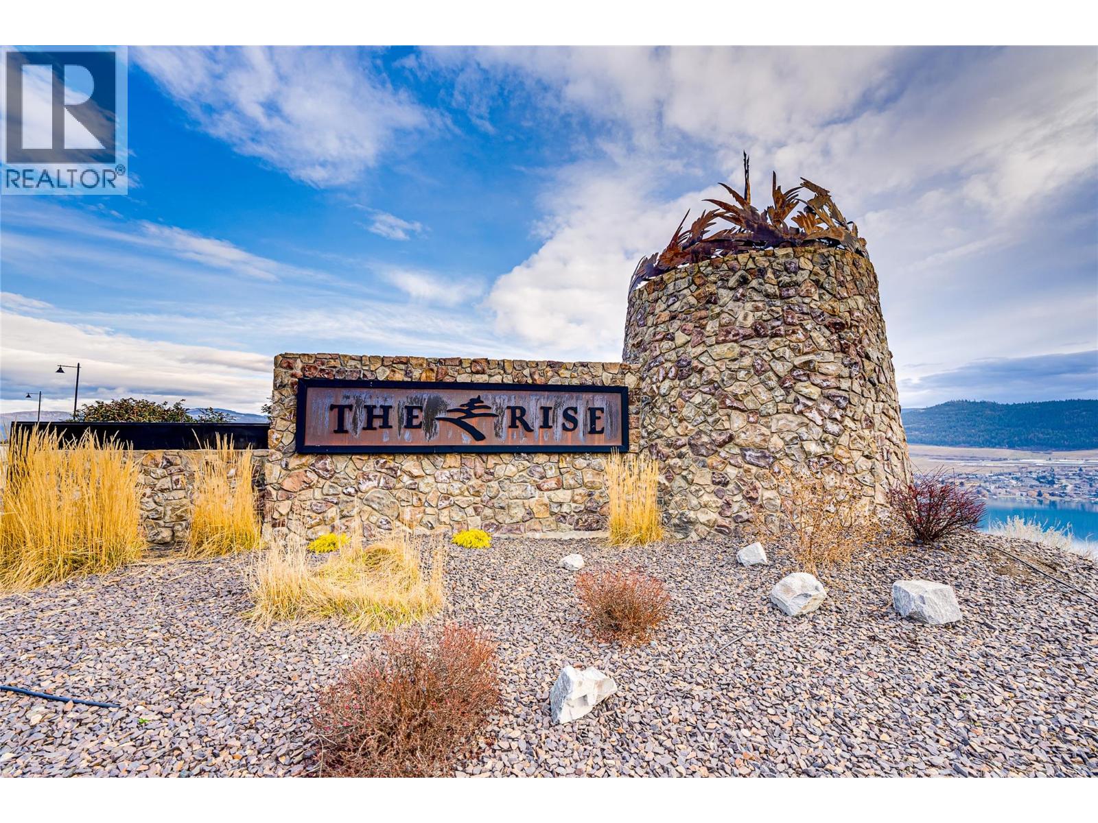 215 Harvest Court, Vernon, British Columbia  V1H 1Z9 - Photo 2 - 10375430