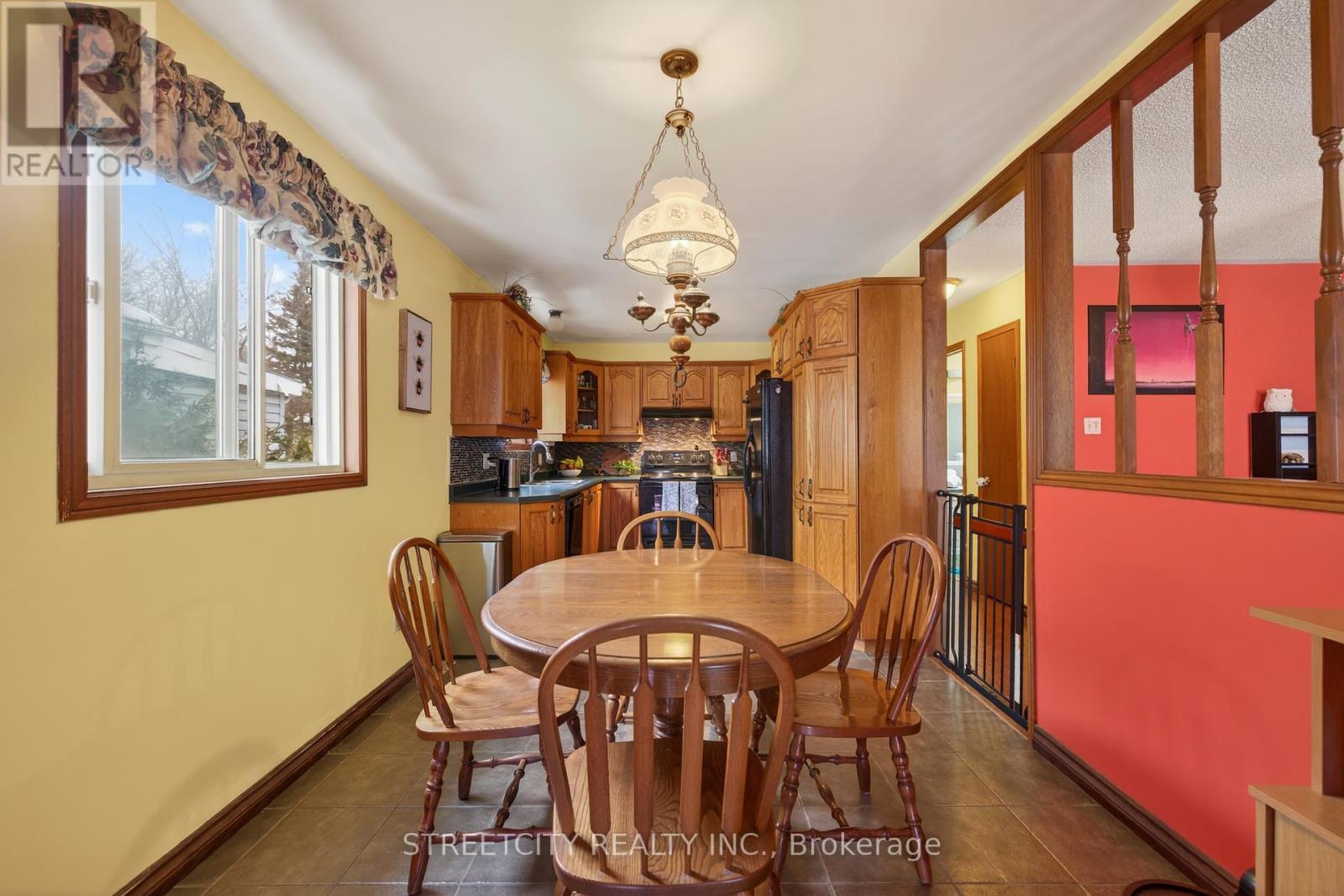 23 Elmwood Place, London South, Ontario  N6J 1J3 - Photo 5 - X12795688