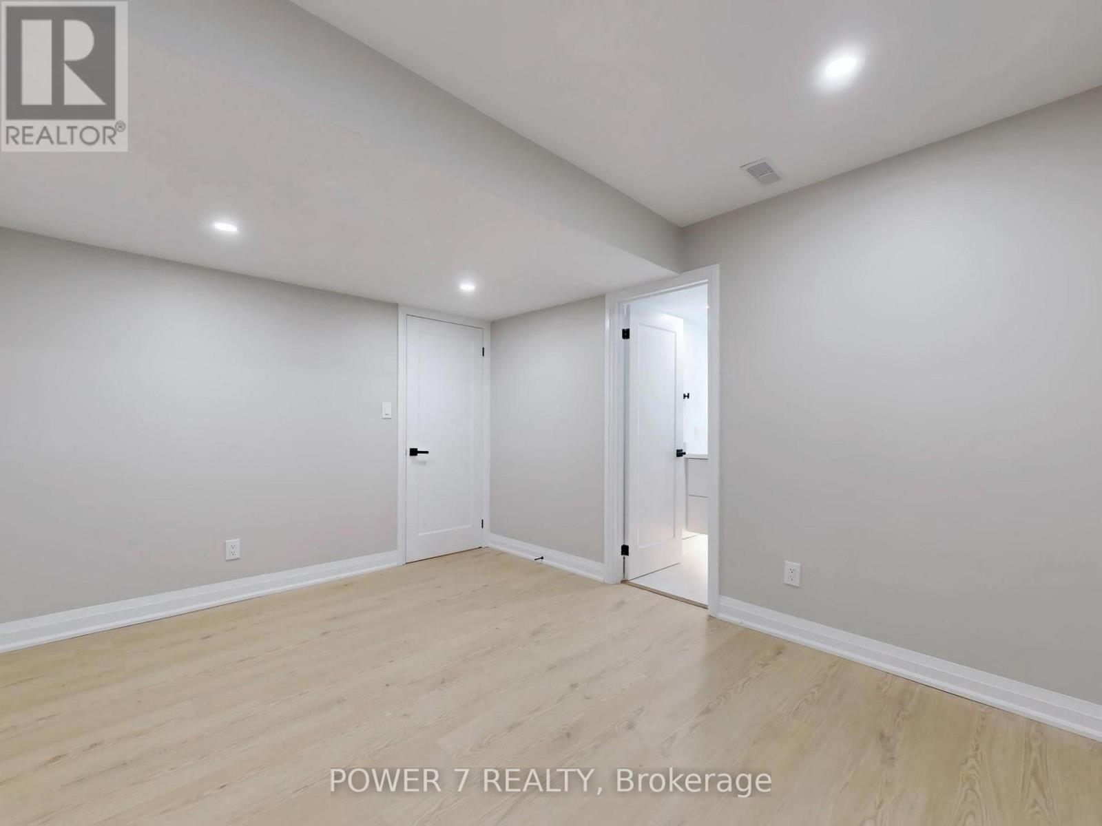 180 Woodspring Avenue, Newmarket, Ontario  L3X 3J4 - Photo 39 - N12795352