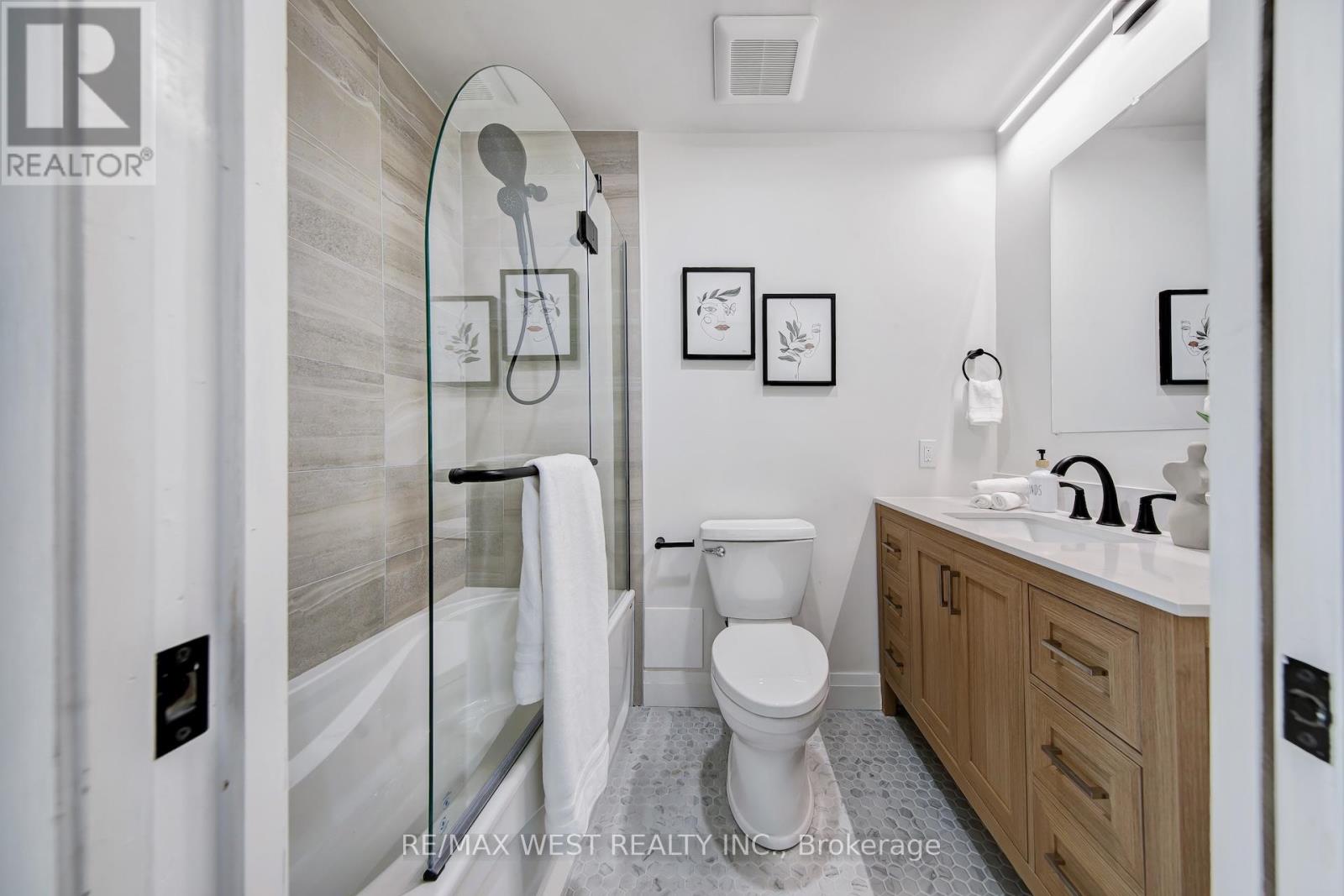 1202 - 914 Yonge Street, Toronto, Ontario  M4W 3C8 - Photo 4 - C12795682