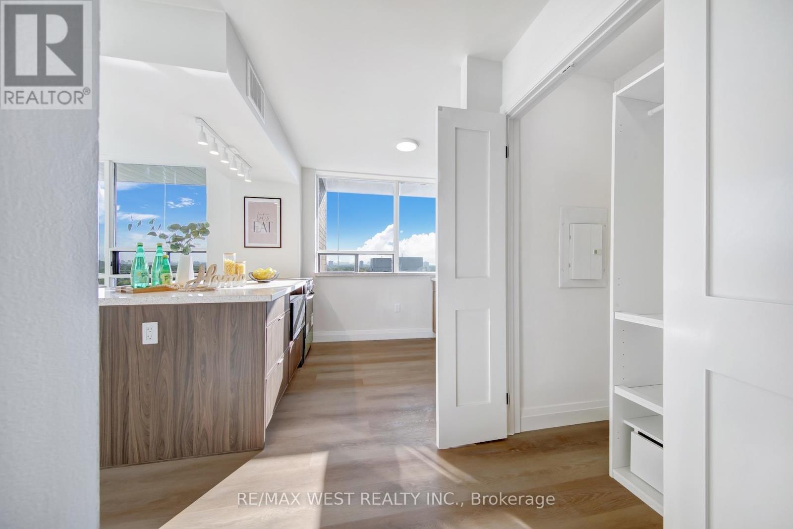 1202 - 914 Yonge Street, Toronto, Ontario  M4W 3C8 - Photo 8 - C12795682