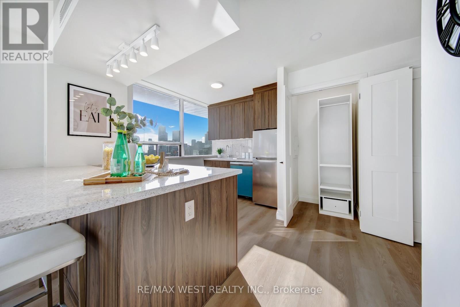 1202 - 914 Yonge Street, Toronto, Ontario  M4W 3C8 - Photo 9 - C12795682