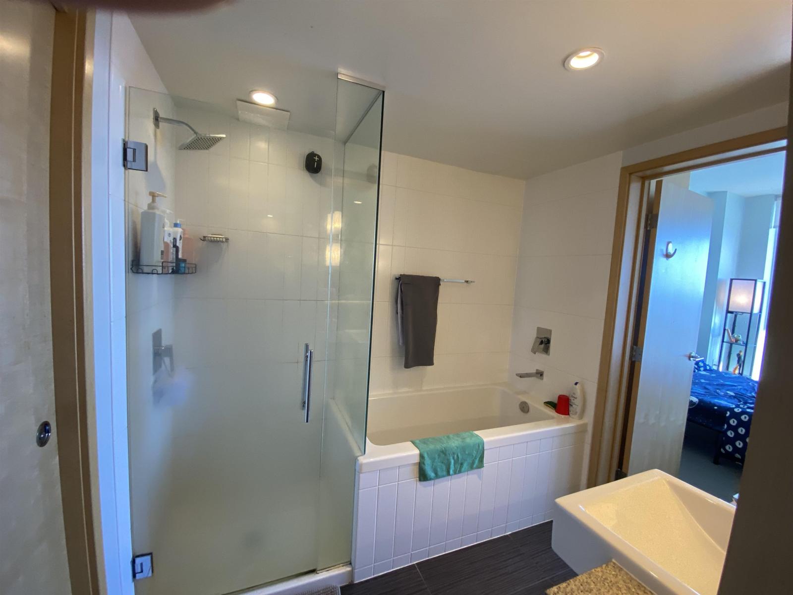 3204 13495 Central Avenue, Surrey, British Columbia  V3T 0K2 - Photo 12 - R3090731