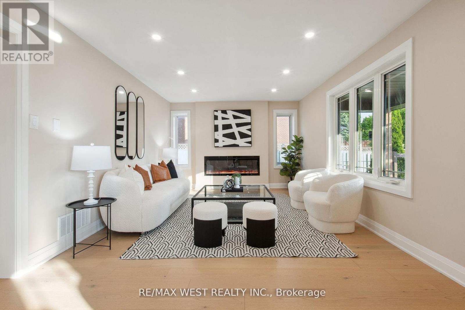 4 Snowcrest Court, Markham, Ontario  L3S 2V9 - Photo 14 - N12795698