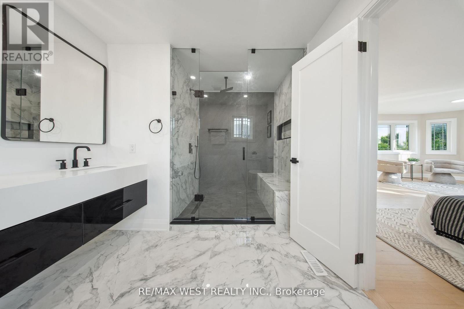 4 Snowcrest Court, Markham, Ontario  L3S 2V9 - Photo 33 - N12795698